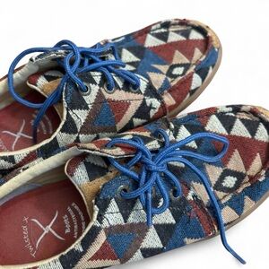 Twisted X Pattern Lace-Up Shoes